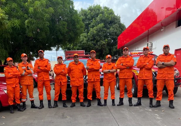 Bombeiros de Teresina vão ajudar militares de Picos após fortes chuvas na região