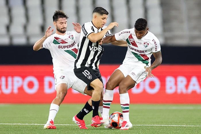 Botafogo e Fluminense em duelo pelo Campeonato Carioca