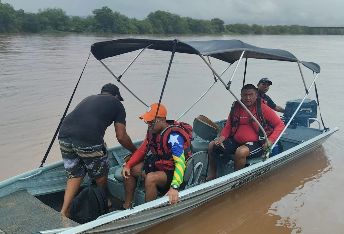 Buscas por outro desaparecido