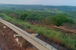 Motorista morre após caminhão tombar na BR 316 em Picos