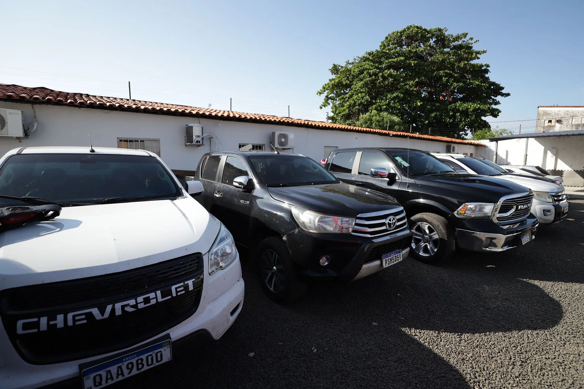 Carros de luxo apreendidos na operação