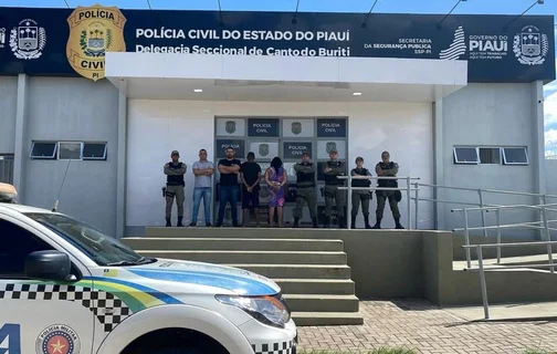 Casal suspeito de transportar drogas