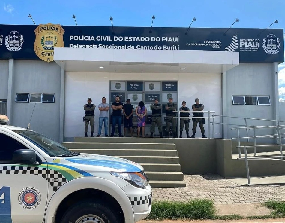 Casal suspeito de transportar drogas