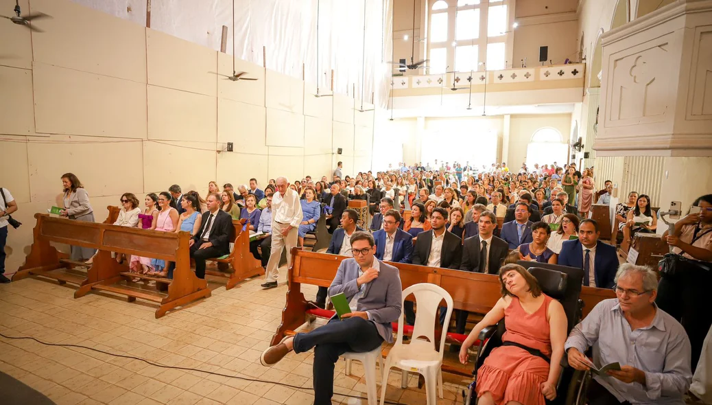 Celebração religiosa na Igreja do Amparo