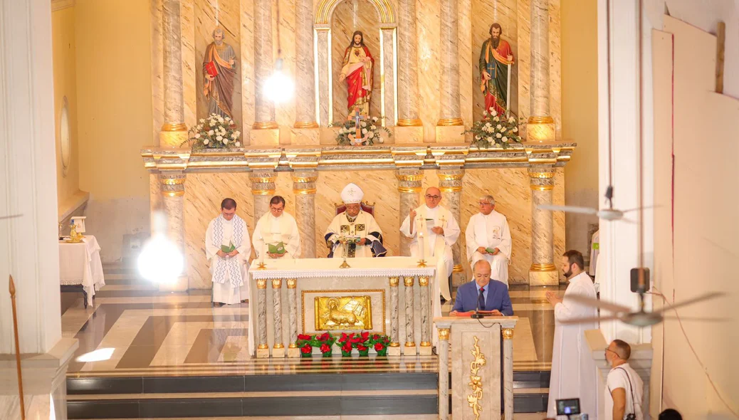 Celebração religiosa presidida pelo Arcebispo Dom Juarez