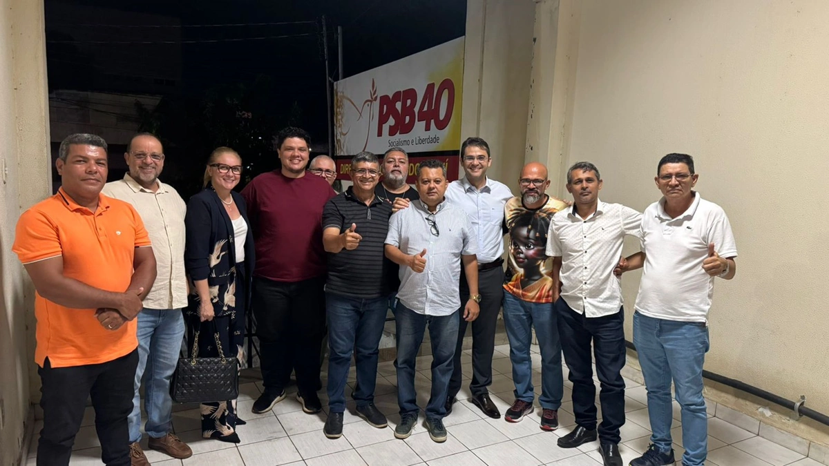 Celso Henrique (ao centro) assume diretório municipal do PSB em Teresina