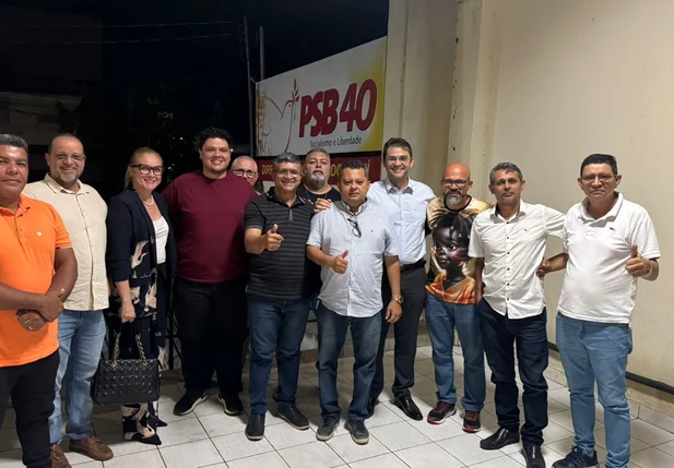 Celso Henrique (ao centro) assume diretório municipal do PSB em Teresina