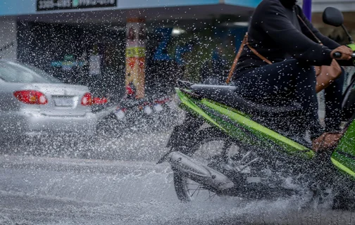 Chuva causa alagamentos na zona leste de Teresina