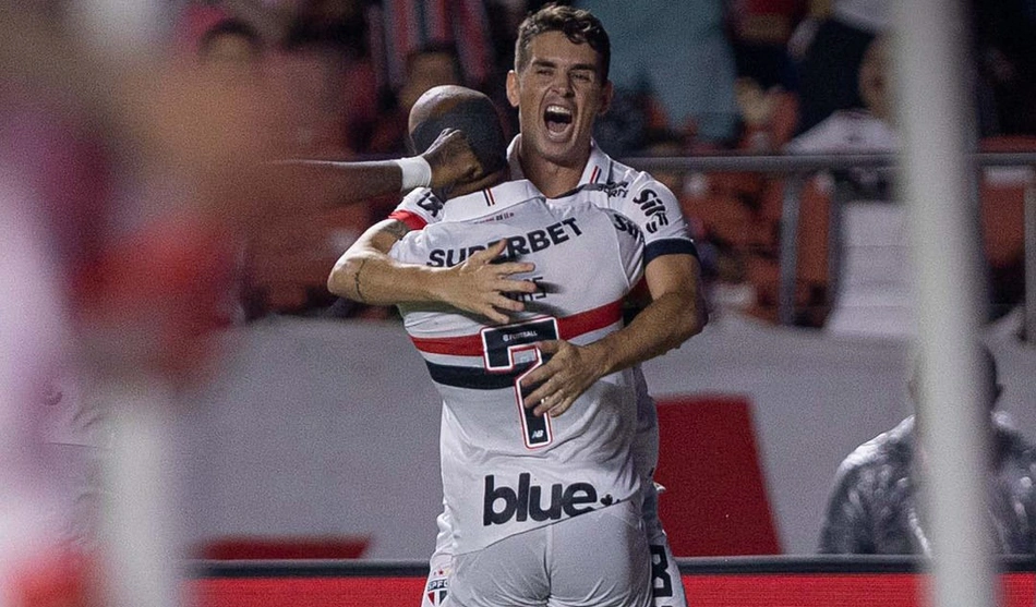 Com show de Lucas e Oscar, São Paulo vence e quebra invencibilidade do Corinthians