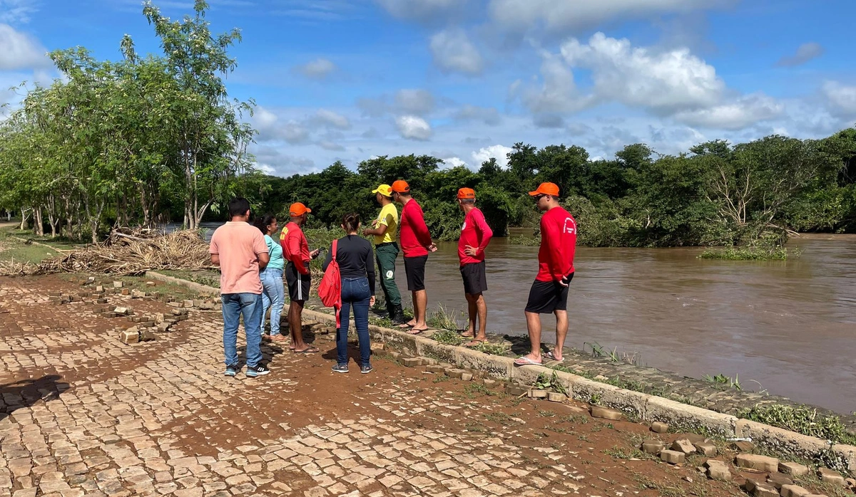 Corpo de Bombeiros envia equipes para Santa Cruz dos Milagres