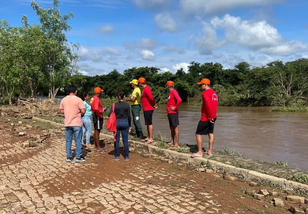 Corpo de Bombeiros envia equipes para Santa Cruz dos Milagres