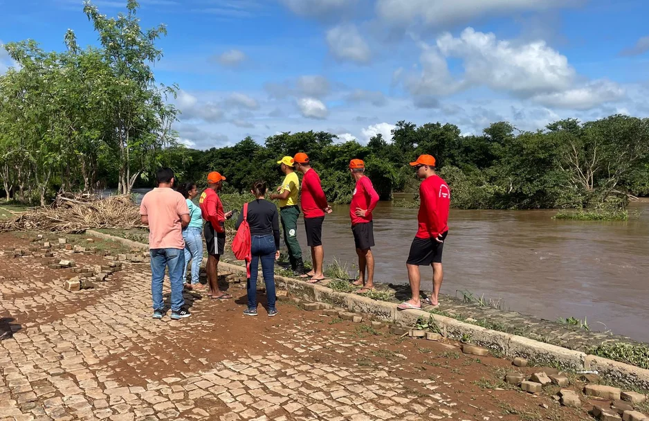 Corpo de Bombeiros envia equipes para Santa Cruz dos Milagres