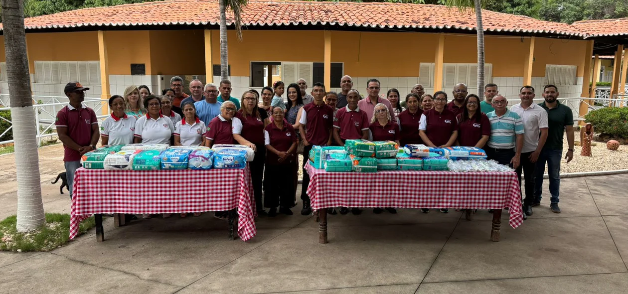 Deputado Gessivaldo realiza ação social na Vila do Ancião