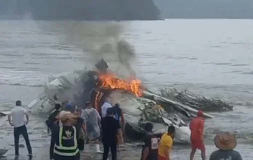 Destroços do avião que caiu em Ubatuba