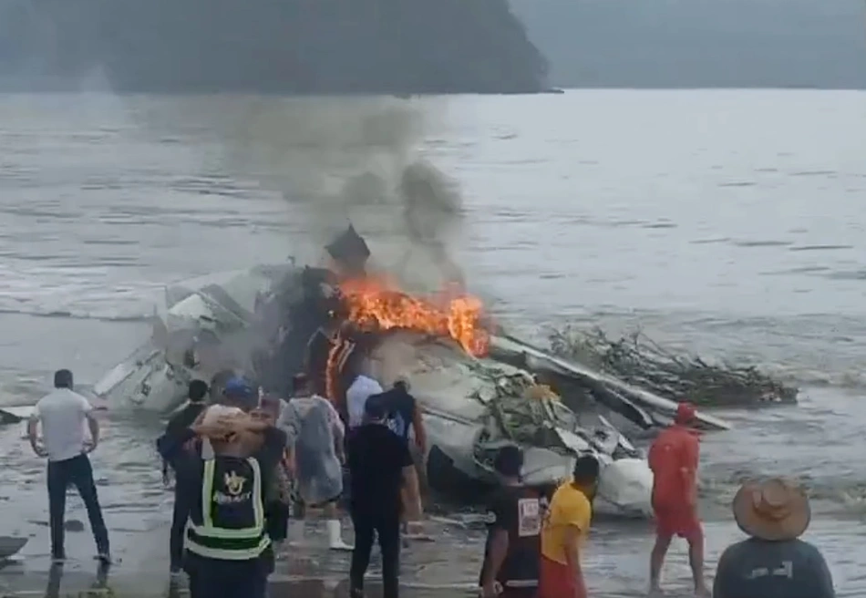 Destroços do avião que caiu em Ubatuba