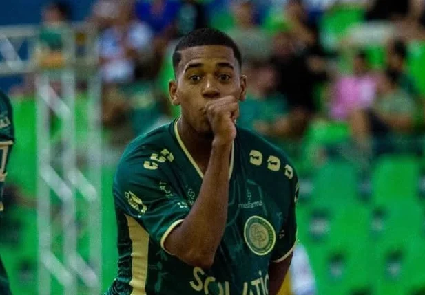 Douglas Ribeiro Silva, 19 anos