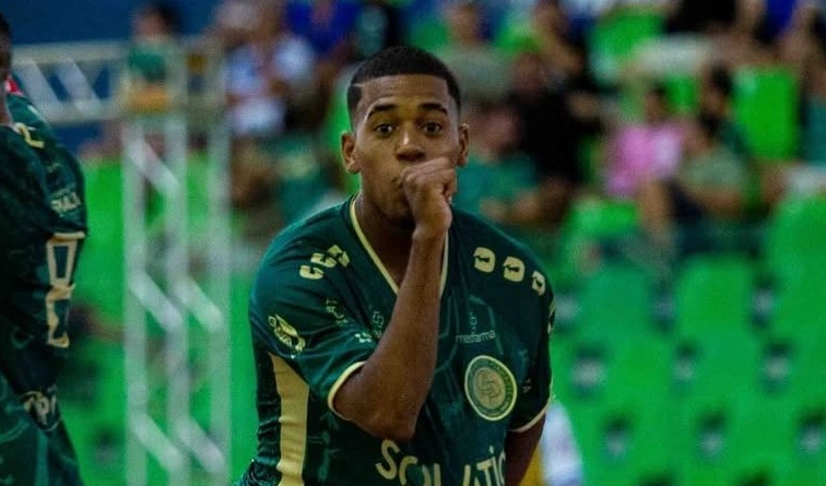 Douglas Ribeiro Silva, 19 anos