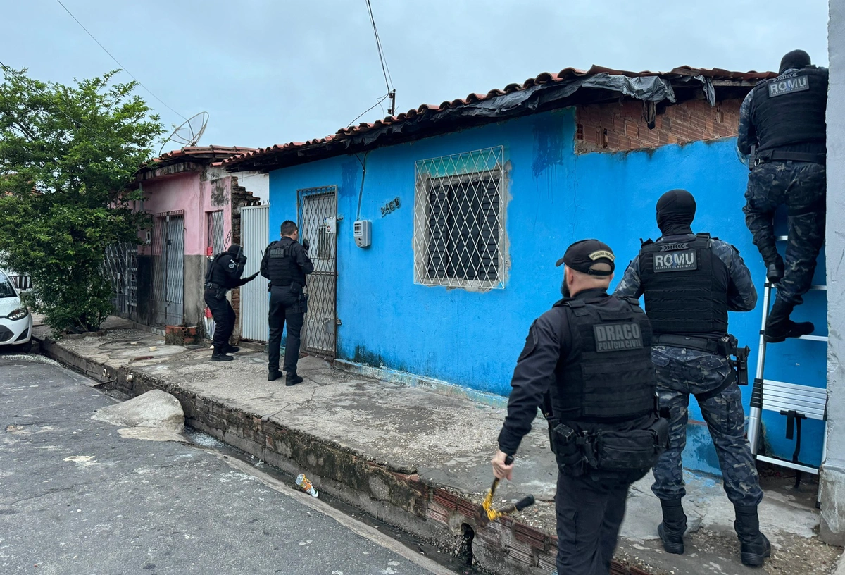 Equipes do DRACO durante operação, na manhã desta quinta-feira (16)