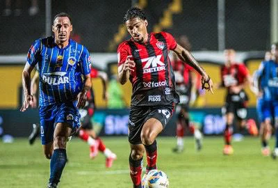 Fabri em ação no jogo Vitória x Jacobina