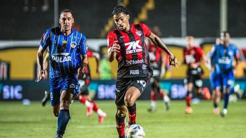 Fabri em ação no jogo Vitória x Jacobina