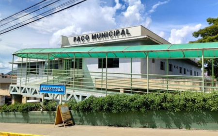 Fachada da prefeitura de Carmo do Rio Claro