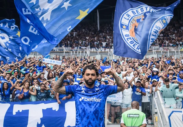 Gabigol é apresentado pelo Cruzeiro em BH