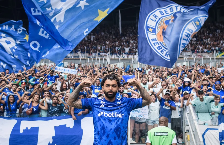 Gabigol é apresentado pelo Cruzeiro em BH