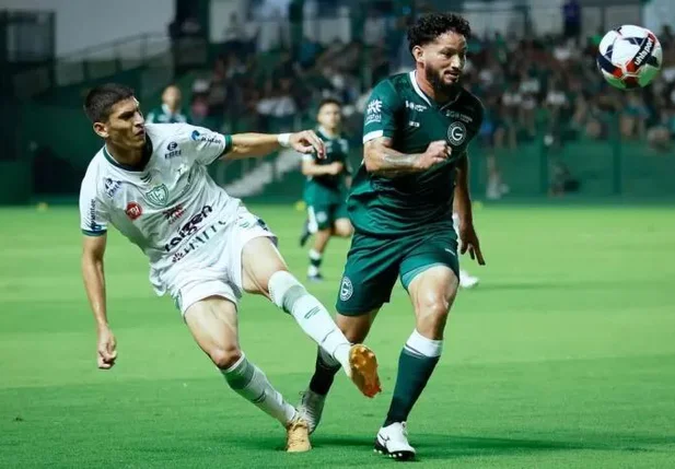 Goiás e Jataiense se enfrentaram no Estádio Hailé Pinheiro