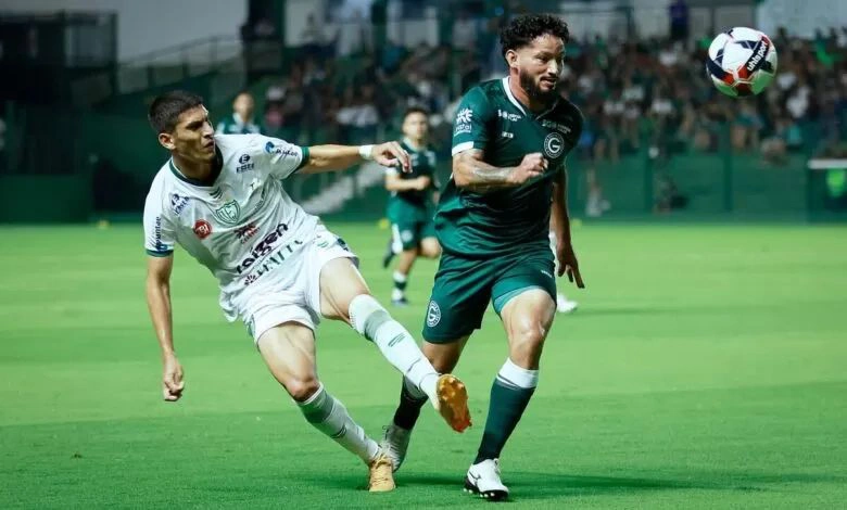 Goiás e Jataiense se enfrentaram no Estádio Hailé Pinheiro