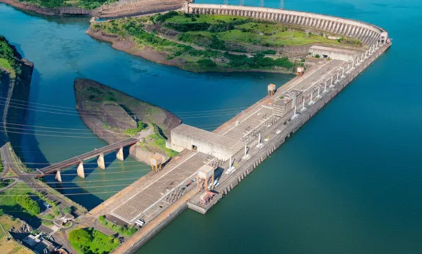 Governo Lula estuda quitar rombo milionário de Itaipu com conta de energia mais cara ao brasileiro