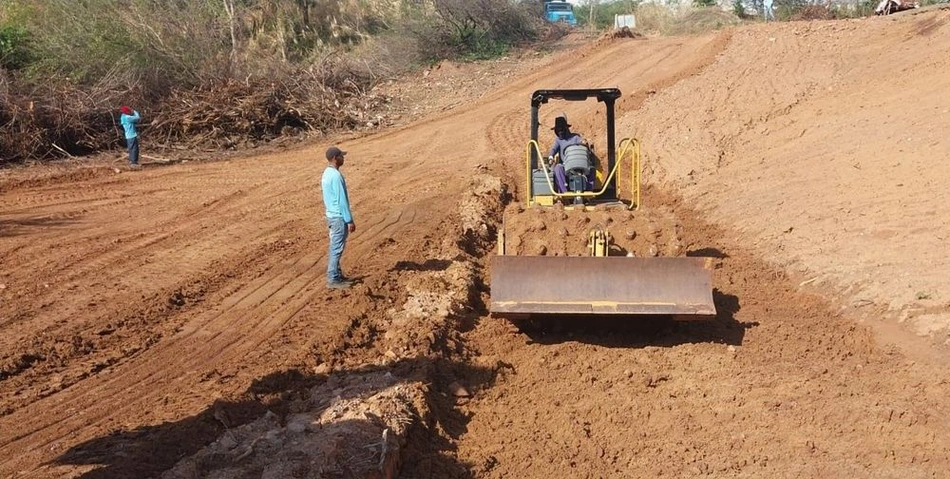 Governo realiza obras de recuperação e alargamento do Açude Canela em Oeiras