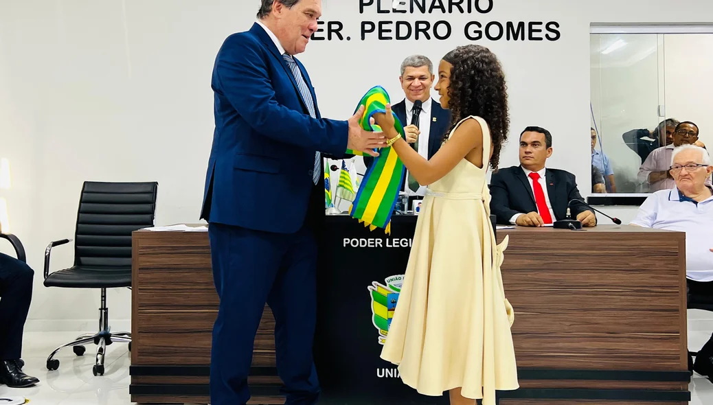 Gustavo Medeiros toma posse para segundo mandato