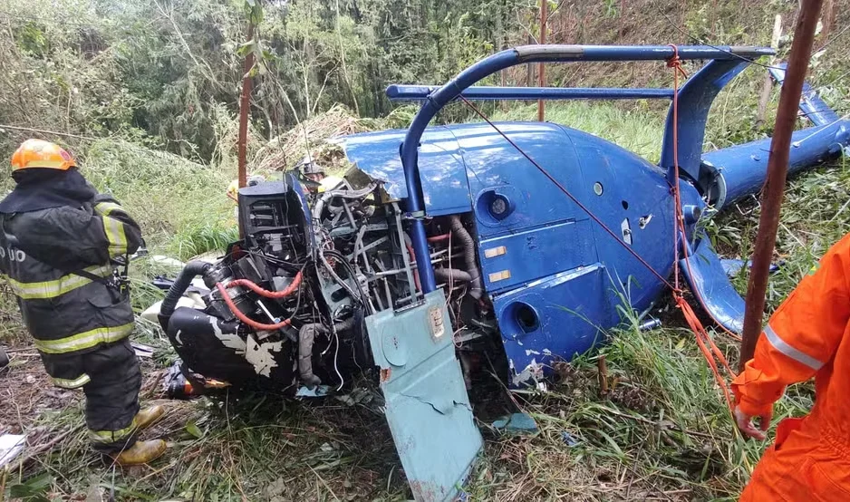 Helicóptero caiu na Grande São Paulo e deixou duas pessoas mortas