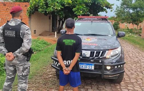 Homem é preso pela PM com drogas