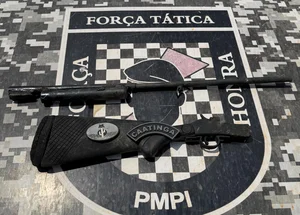 Homem é preso por ocultar arma dispensada durante perseguição