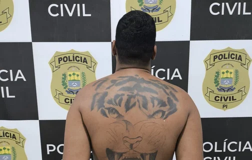 Homem preso acusado de homicídio