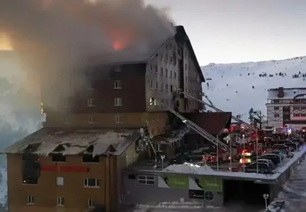 Hotel incendiado na Turquia