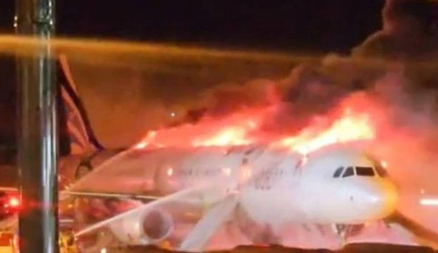 Incêndio em avião na Coreia