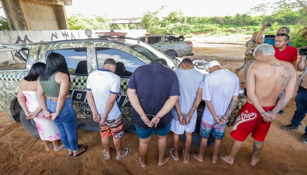 Indivíduos presos são suspeitos de participarem de uma onde de crimes