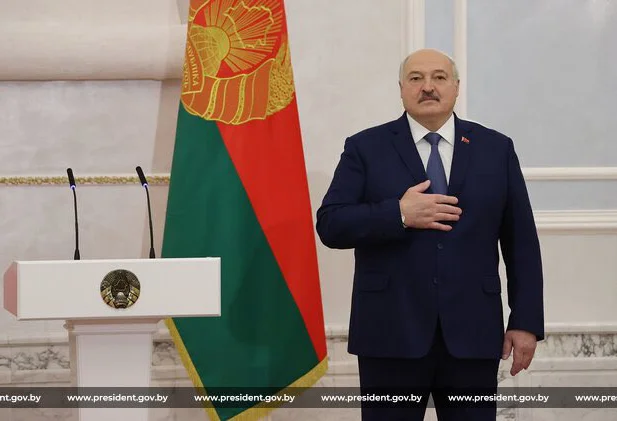 Lukashenko é reeleito presidente de Belarus