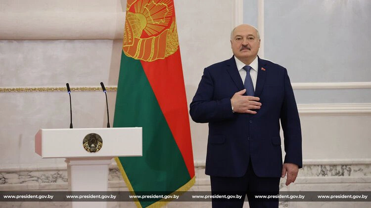 Lukashenko é reeleito presidente de Belarus