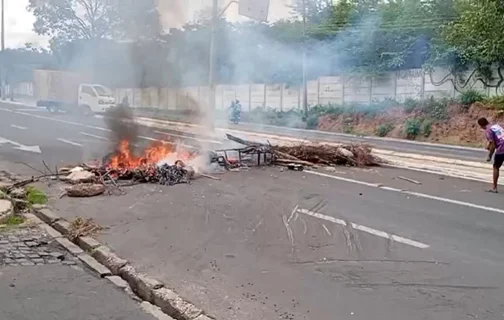 Manifestação na Avenida Presidente Kennedy