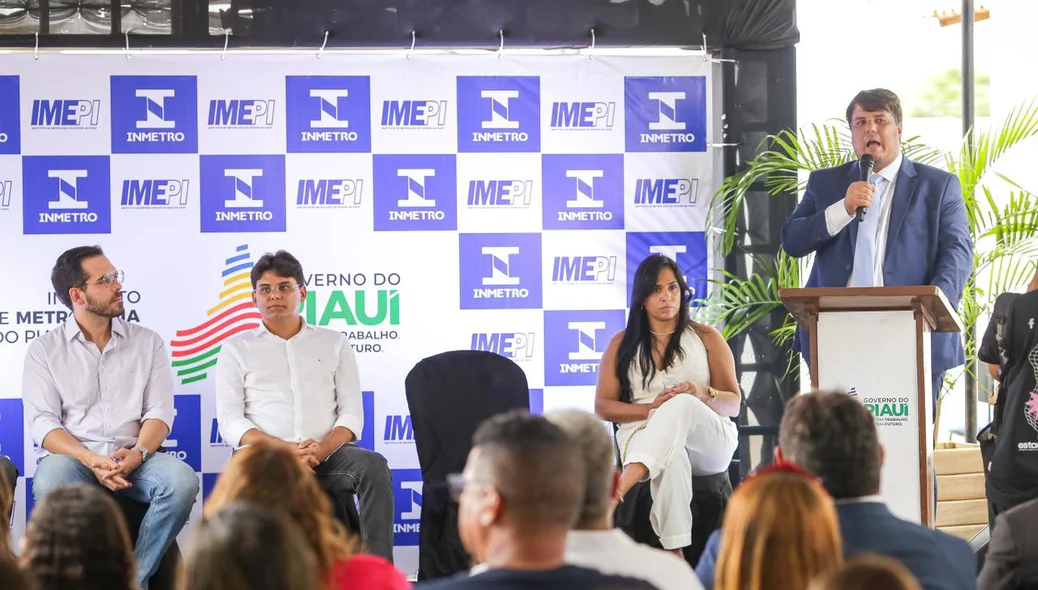 Momento da posse de Júnior Macêdo