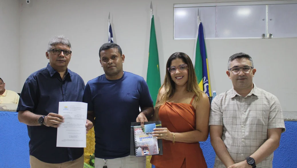 Momento em que um dos secretarios toma posse