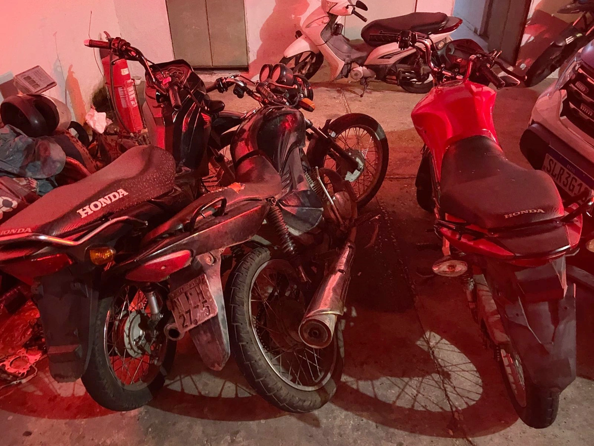 Motocicletas roubadas foram apreendidas