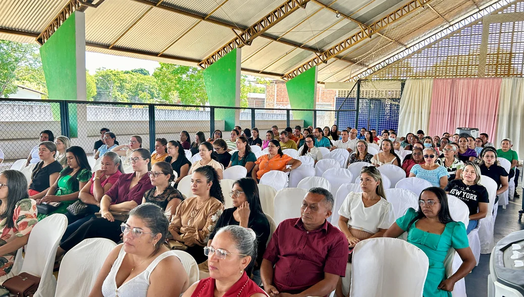 O evento está sendo realizado na Creche Vovô José Luís Pereira