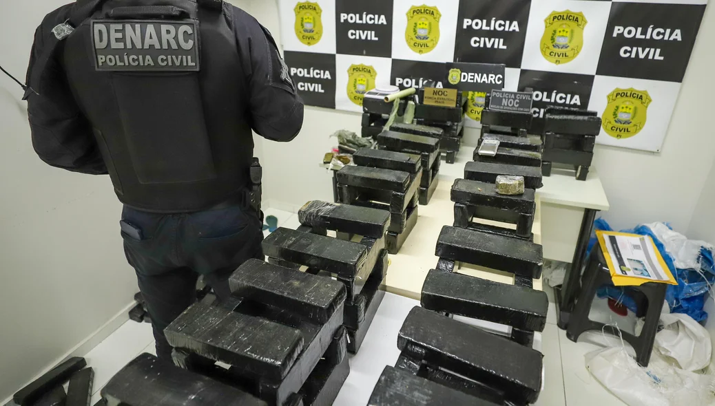 Policiais apreenderam 150kg de drogas