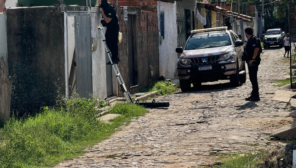 Policiais cumprem mandados de busca na zona norte de Teresina