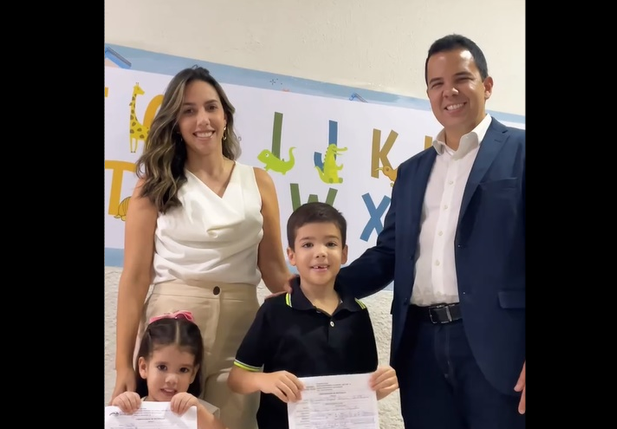 Prefeito de Coronel José Dias matricula filhos na Rede Municipal de Ensino