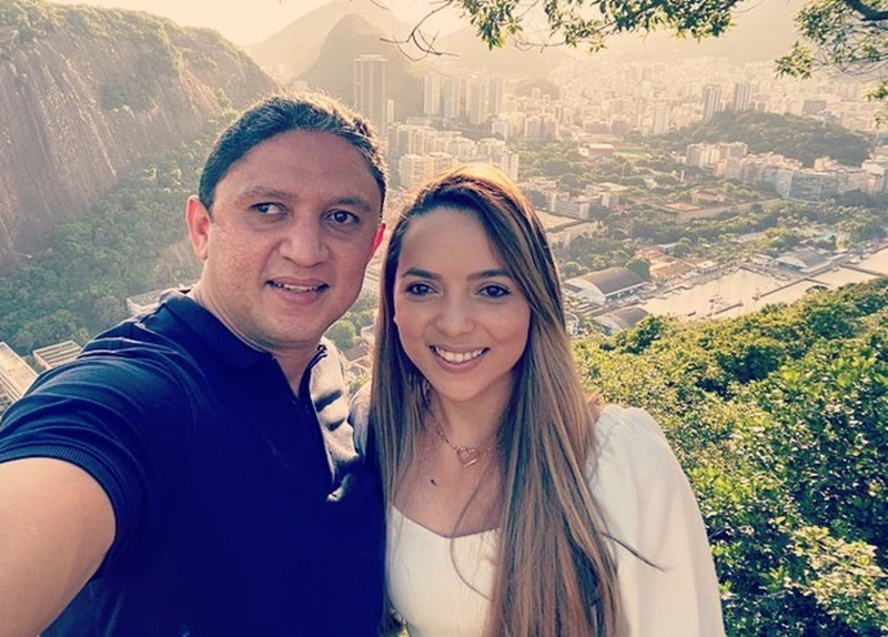 Prefeito Júnior Ribeiro e a esposa Alessandra Rakel Moraes